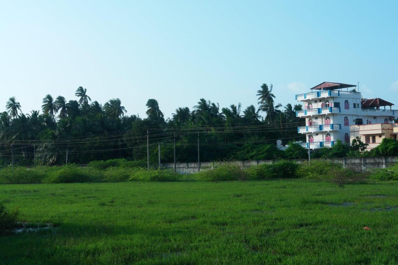 Holi-Wood Guesthouse Pondicherry Exterior photo