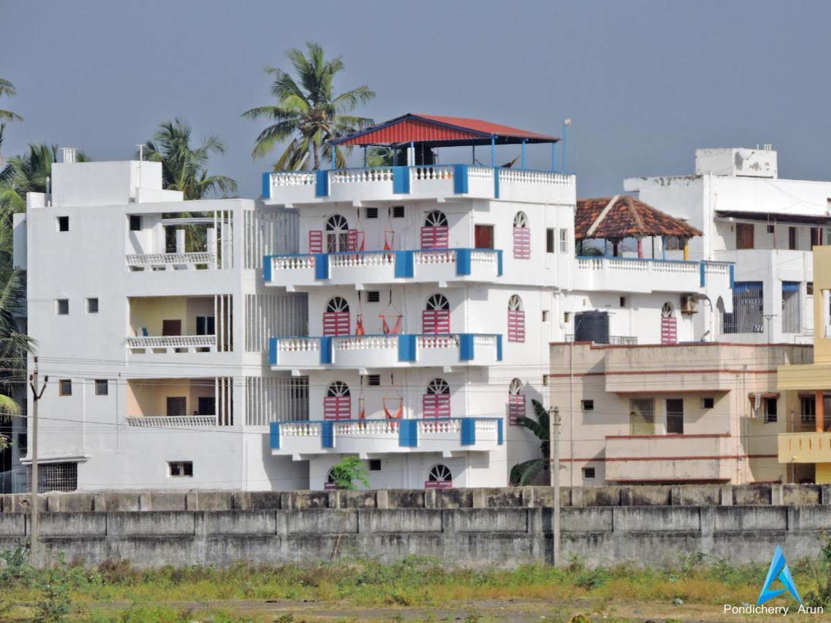 Holi-Wood Guesthouse Pondicherry Exterior photo