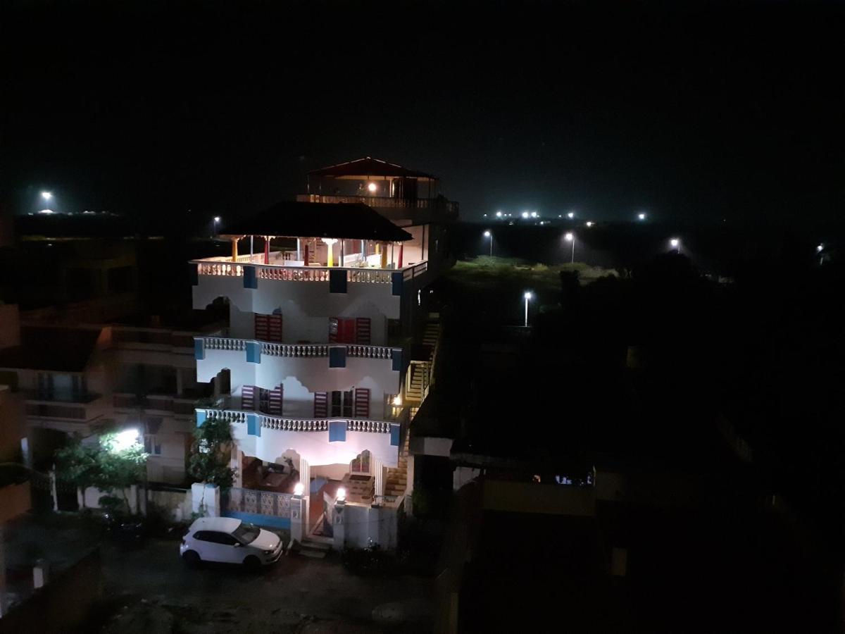 Holi-Wood Guesthouse Pondicherry Exterior photo