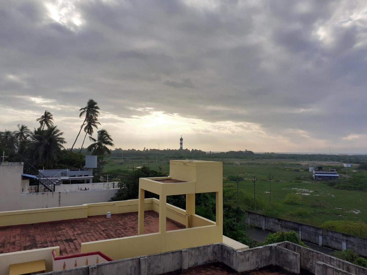 Holi-Wood Guesthouse Pondicherry Exterior photo