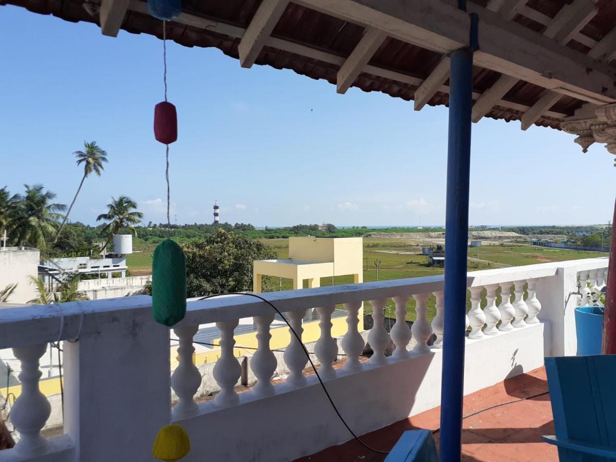 Holi-Wood Guesthouse Pondicherry Exterior photo