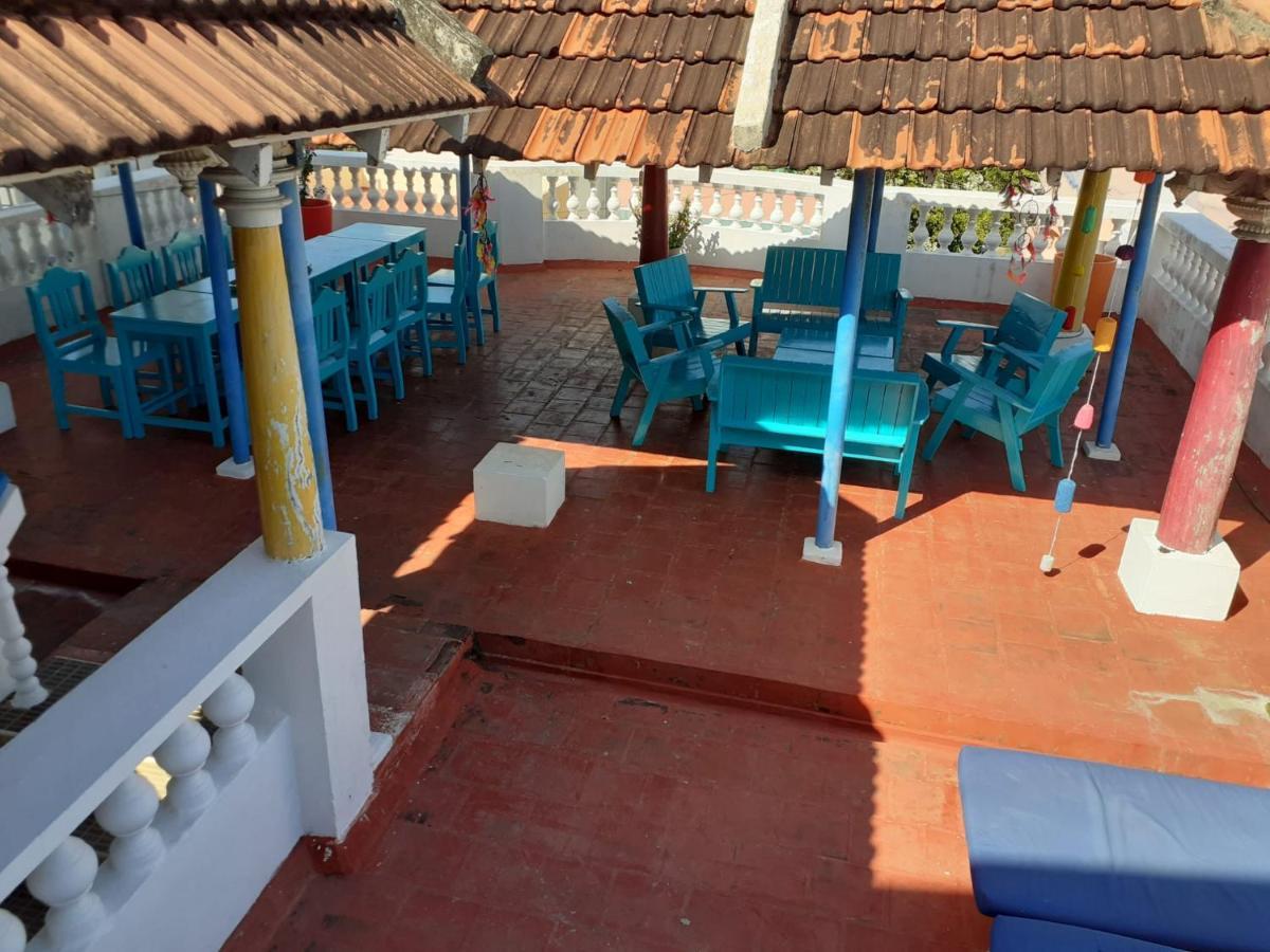 Holi-Wood Guesthouse Pondicherry Exterior photo