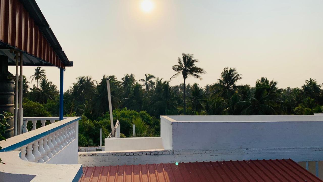 Holi-Wood Guesthouse Pondicherry Exterior photo