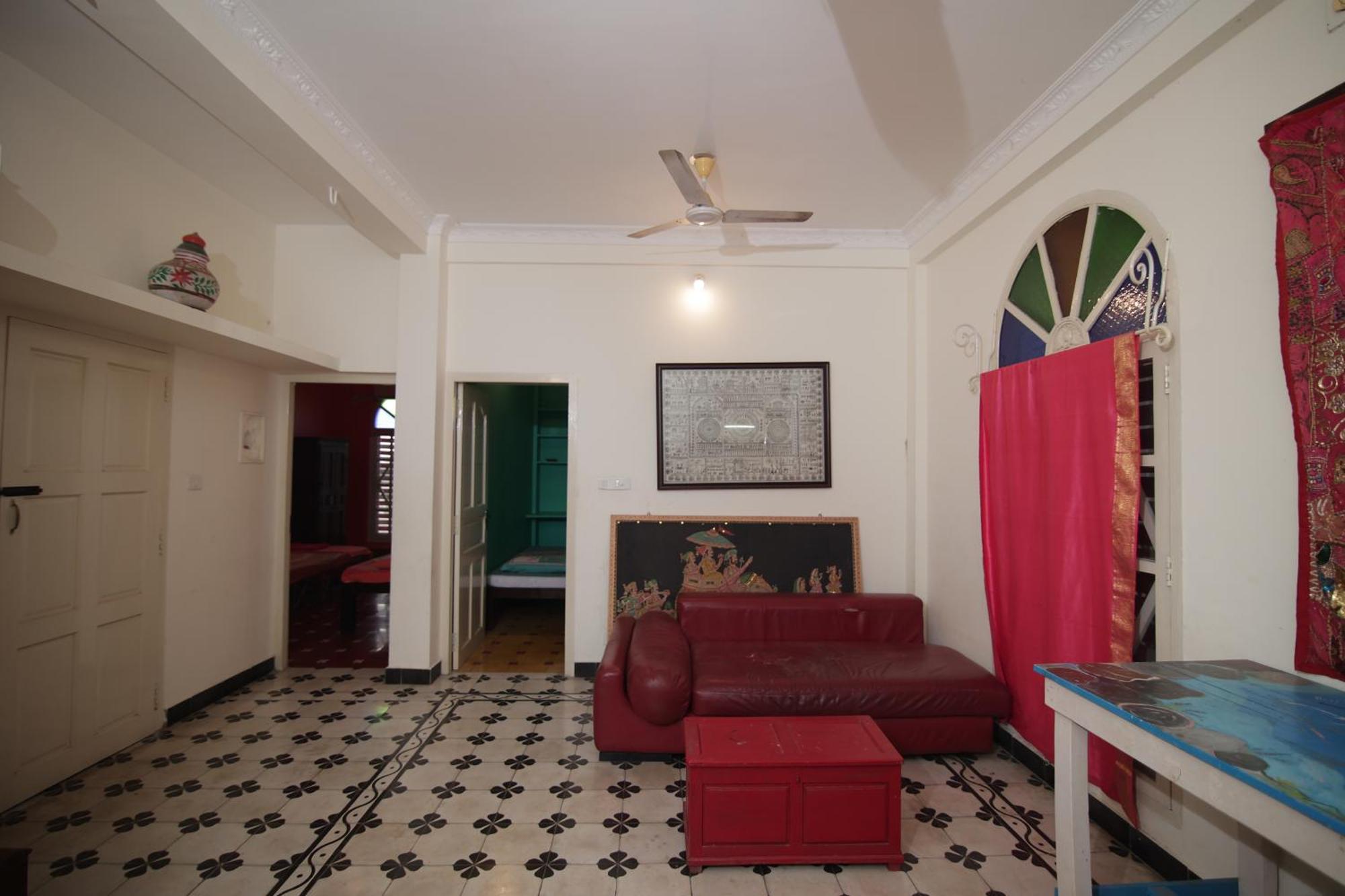 Holi-Wood Guesthouse Pondicherry Exterior photo