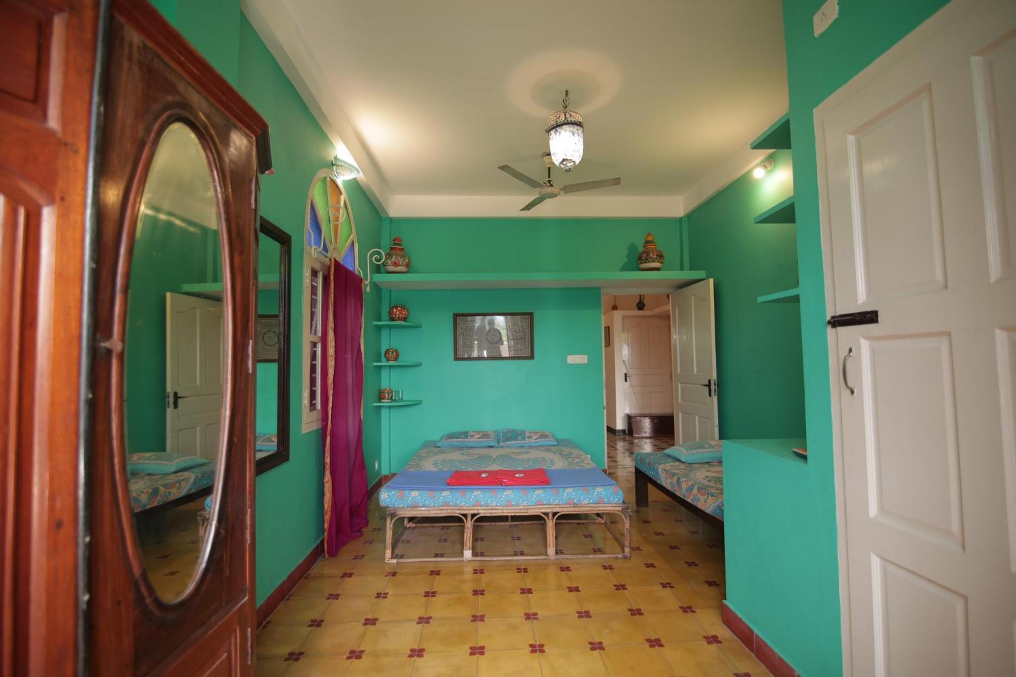 Holi-Wood Guesthouse Pondicherry Exterior photo