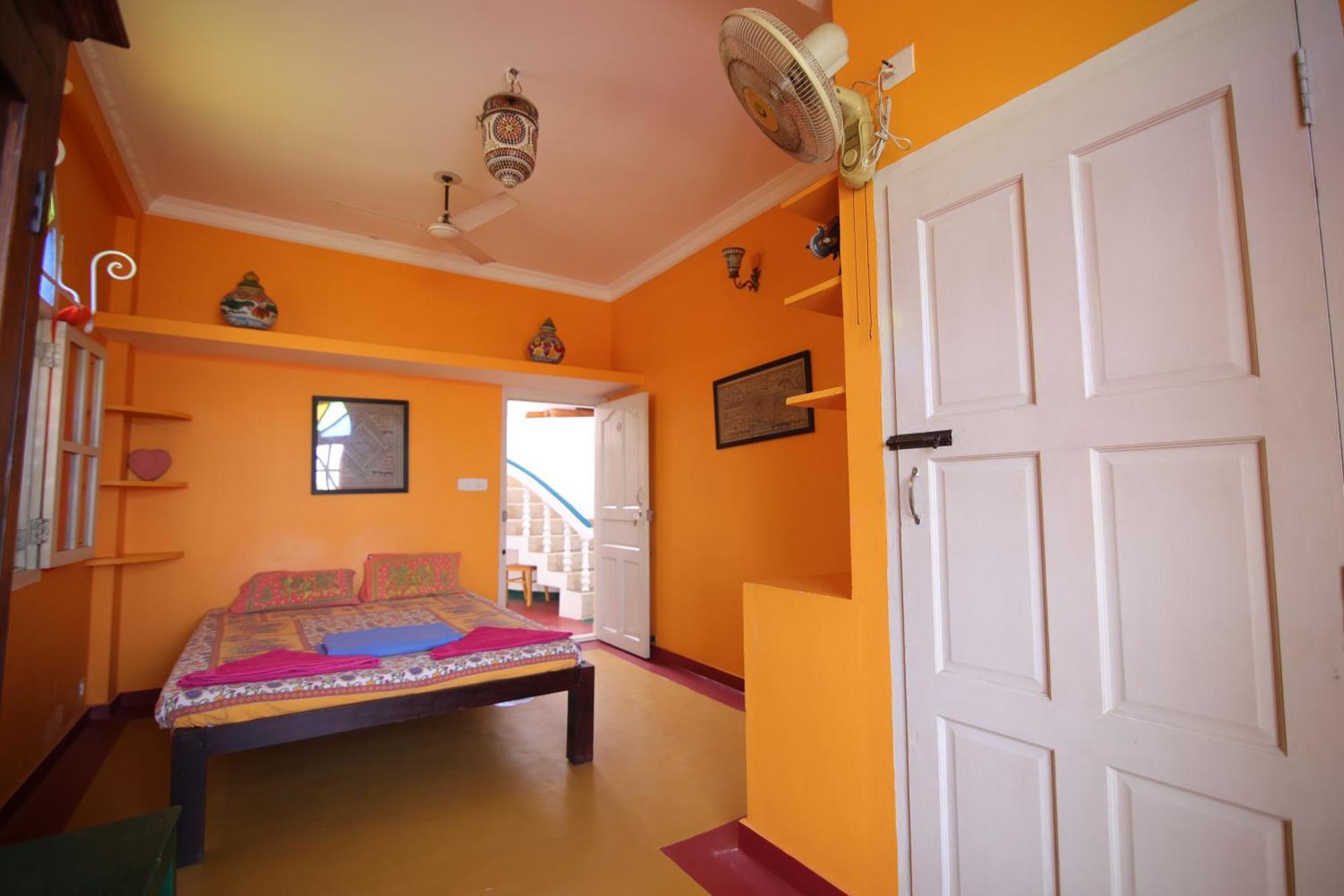 Holi-Wood Guesthouse Pondicherry Exterior photo