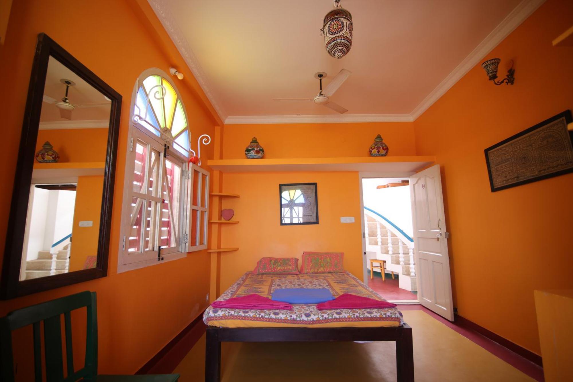 Holi-Wood Guesthouse Pondicherry Exterior photo