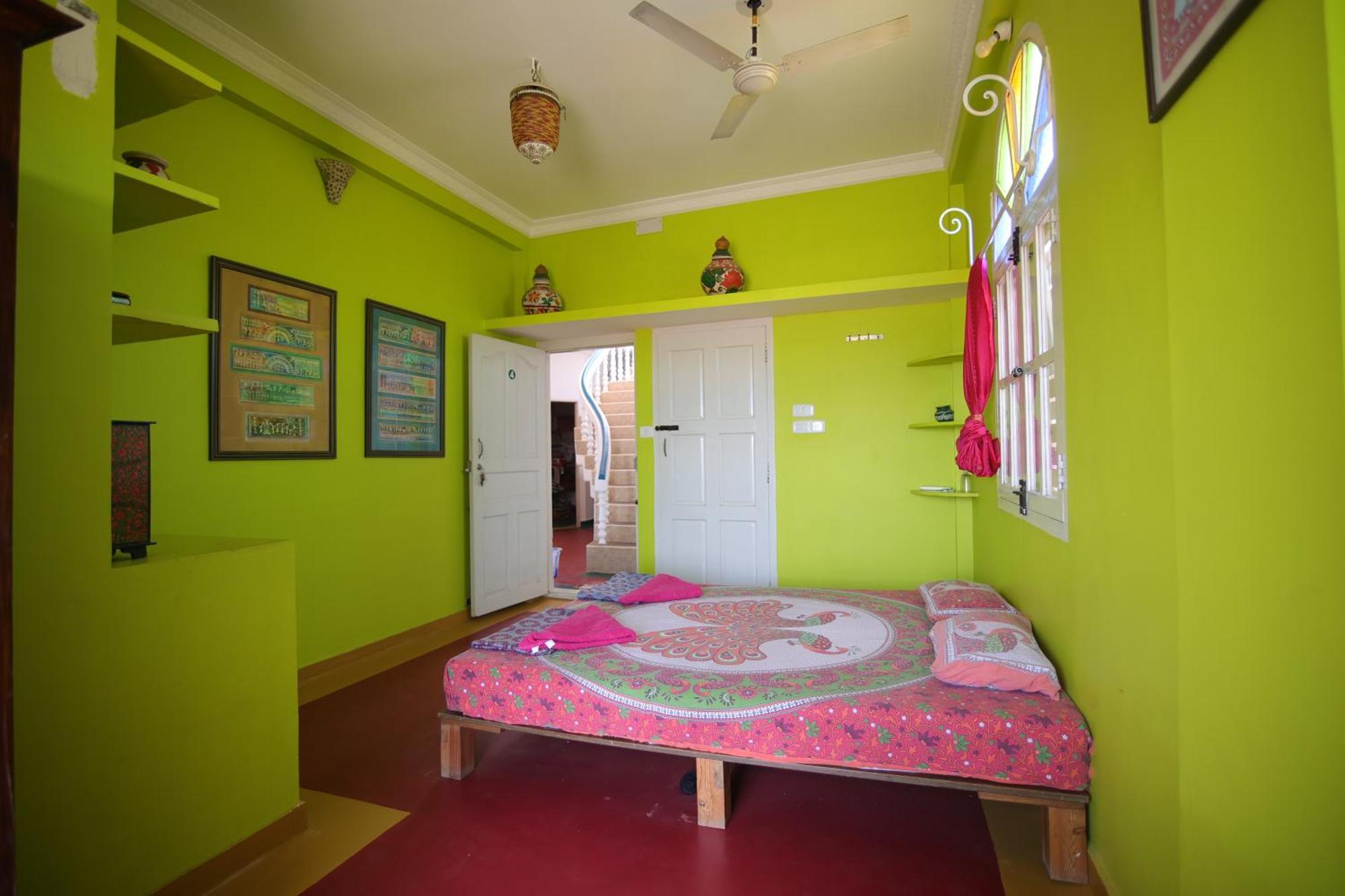 Holi-Wood Guesthouse Pondicherry Exterior photo